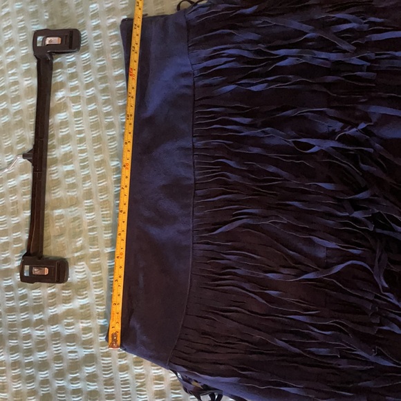 Adorable ROMEO +JULIET blue suede mini skirt with fringe - Picture 4 of 8